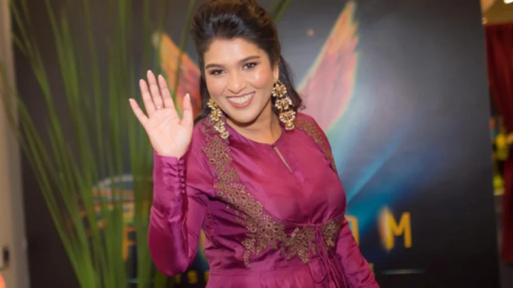 Global Entrepreneurship Month: Qnet Success Stories To Inspire 3 Sharfun Shaikh waving her hand smilling